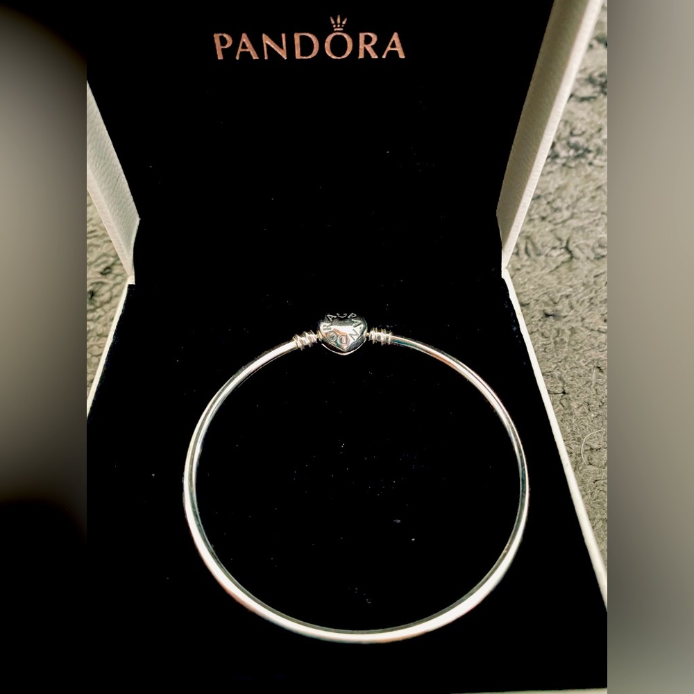 Pandora Moments Heart Clasp Bangle, 7.5” NWT